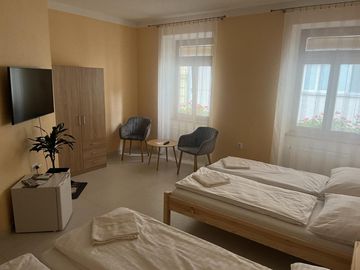 Bed and Breakfast Vt6 House & Restaurant Znojmo Esterno foto