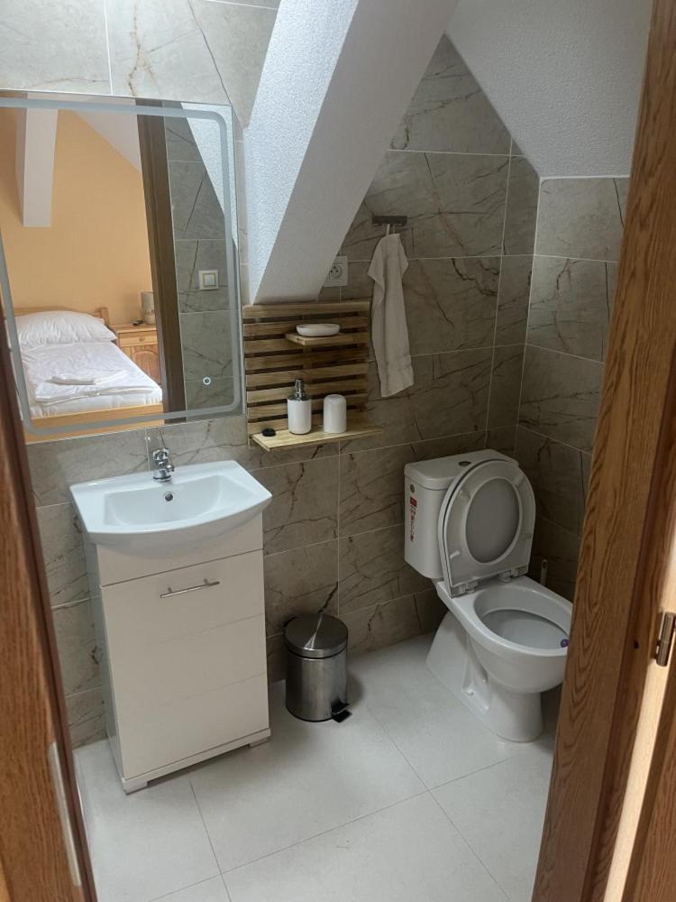 Bed and Breakfast Vt6 House & Restaurant Znojmo Esterno foto