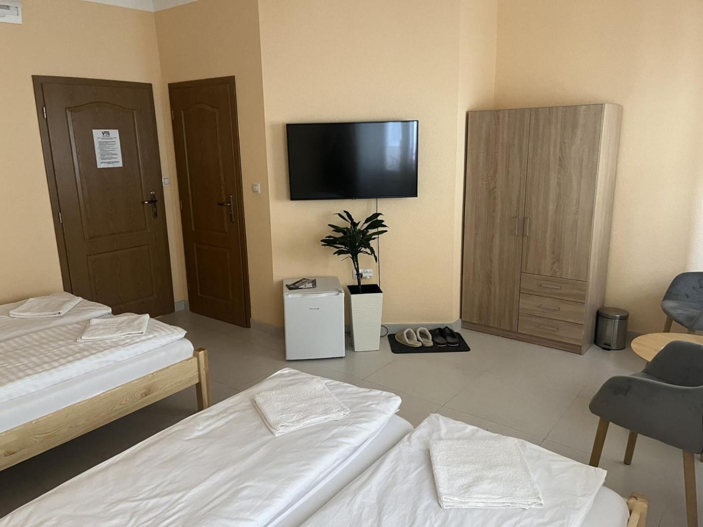 Bed and Breakfast Vt6 House & Restaurant Znojmo Esterno foto