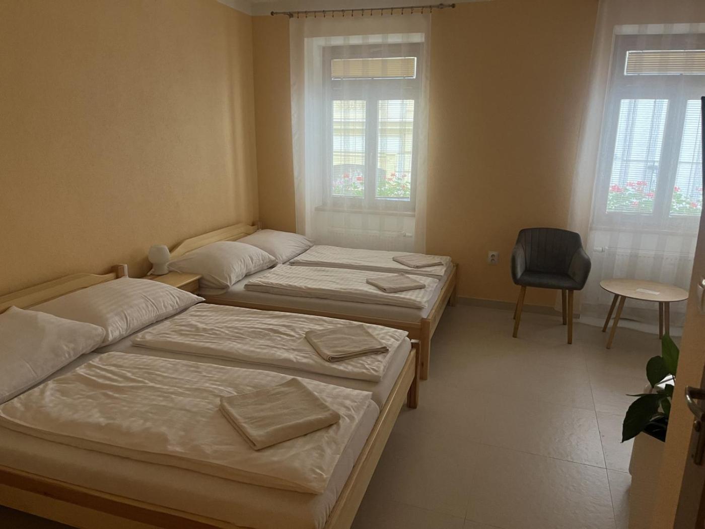 Bed and Breakfast Vt6 House & Restaurant Znojmo Esterno foto