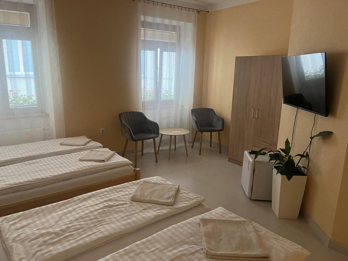 Bed and Breakfast Vt6 House & Restaurant Znojmo Esterno foto