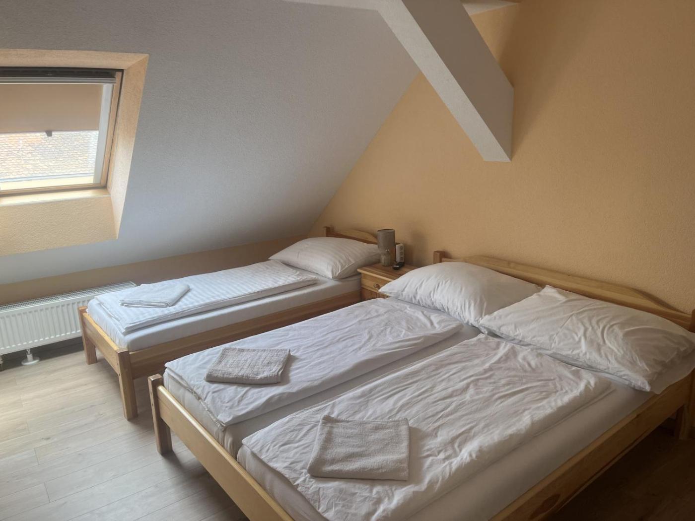Bed and Breakfast Vt6 House & Restaurant Znojmo Esterno foto