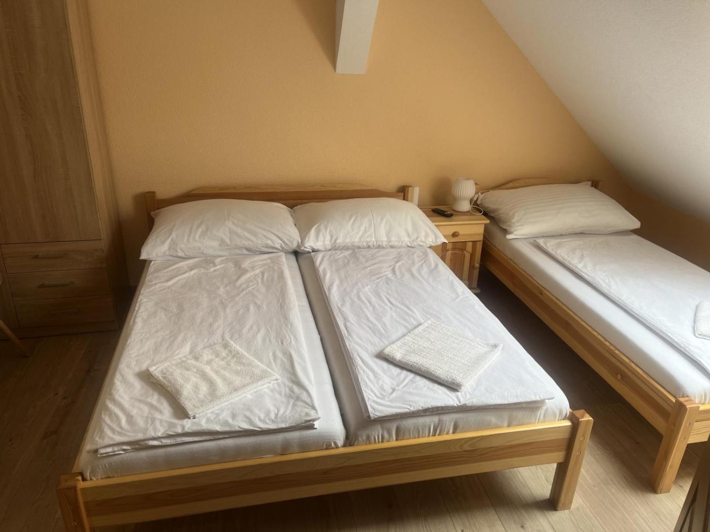 Bed and Breakfast Vt6 House & Restaurant Znojmo Esterno foto