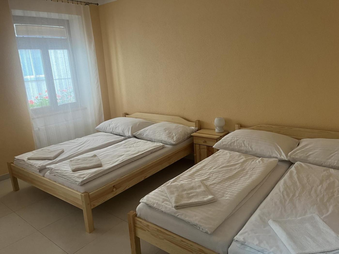 Bed and Breakfast Vt6 House & Restaurant Znojmo Esterno foto